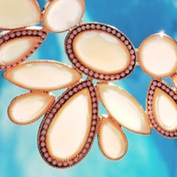 Cascade Happy Teardrop Statement NECKLACE - Picture 3 of 8